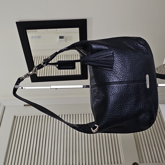 Coach F23960 Avery Black SOFT Pebbled Leather Hobo Emerald Interior Handbag EUC - Picture 1 of 17